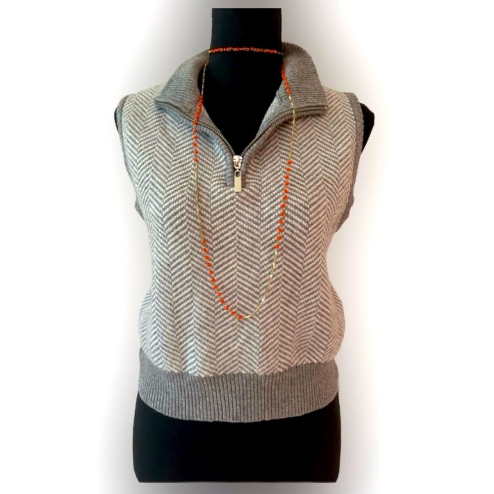 SINCERELY JULES ~ Women’s gray and white herringbone collar sweater vest size M